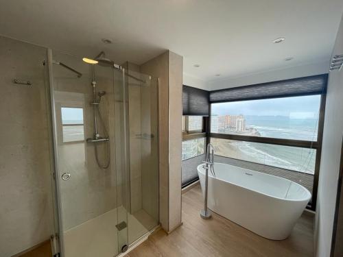 Atico w Calpe, 3 sypialnie z widokiem na morze - 1.000.000 euro  (ref.0025)